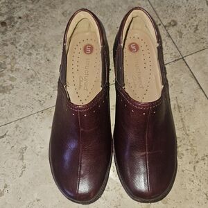 CLARKS WOMEN'S RED Unstructured shoes, size 5 1/2 new without box